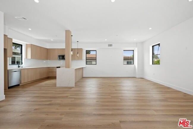 Building Photo - 5543 Calhoun Ave