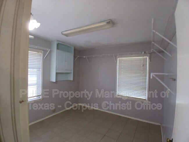 Building Photo - 4701 Prinston Dr
