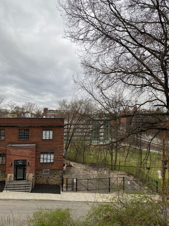 Building Photo - 4933 Yew St