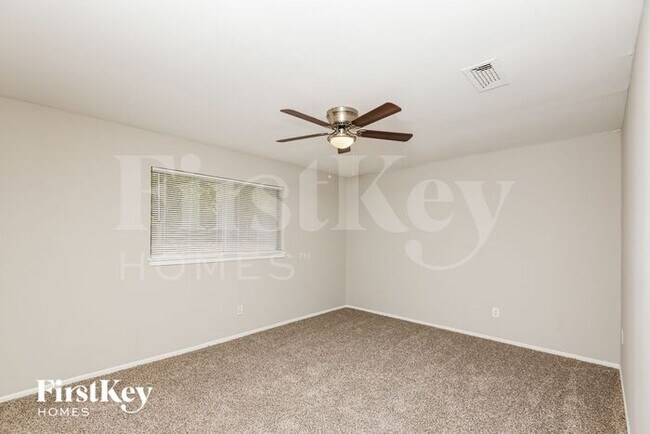 Building Photo - 918 Kerry St