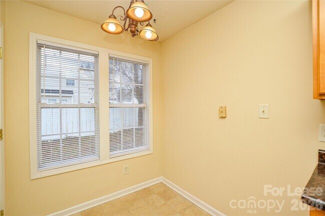 Building Photo - 8415 Spirea Ct