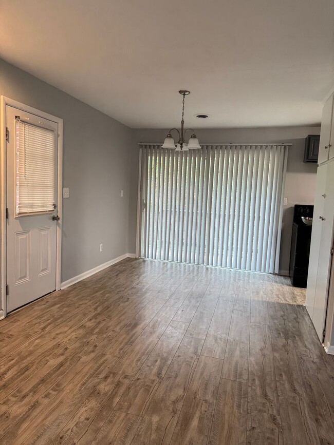 Building Photo - Completely Updated 3 Bed and 1 Bath