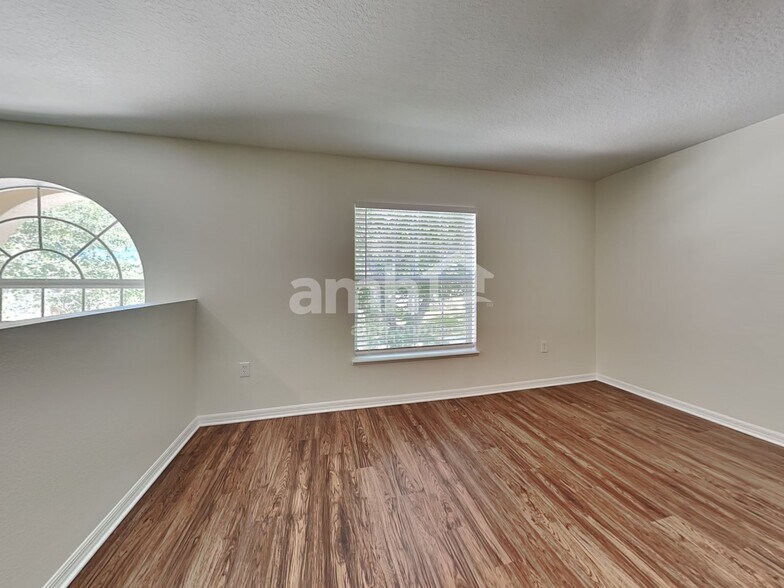 Building Photo - 715 Valrico Hills Ln