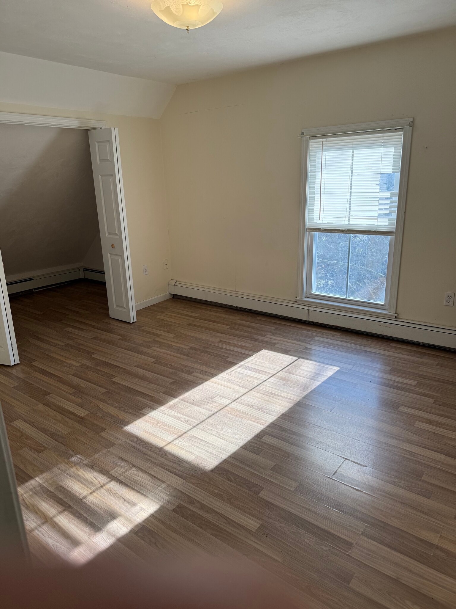 Building Photo - 298 Main St