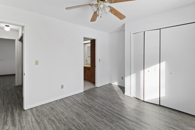 Building Photo - 1305 Christopher Cir