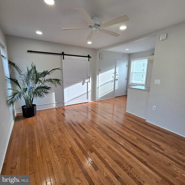 Building Photo - 4400 Main St