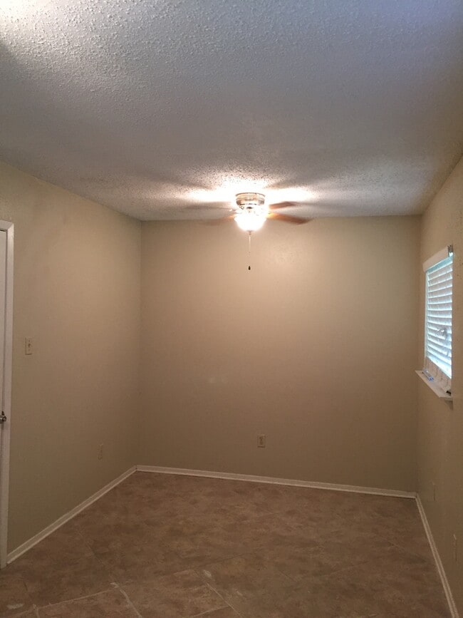 Building Photo - College Station - (Northgate) -1 bedroom / 1 bath condo.