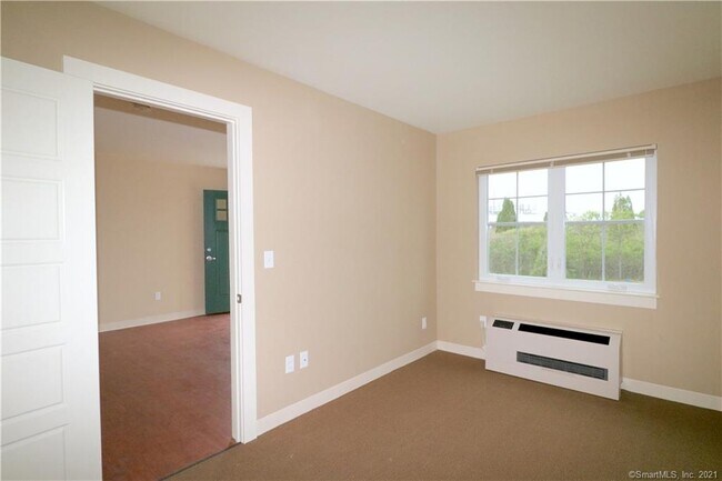 Building Photo - 128 Custer St