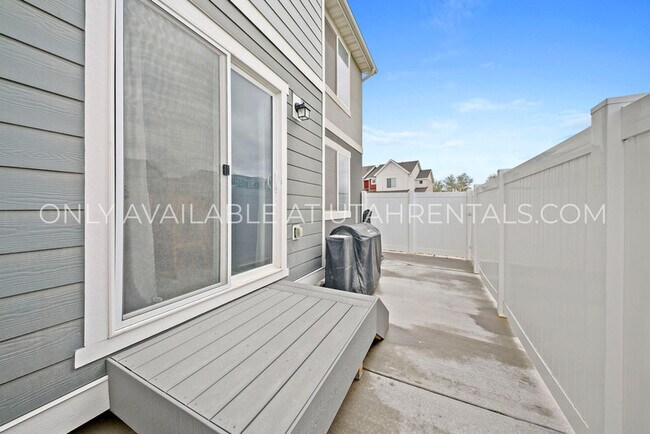 Building Photo - 341 N Angus Dr