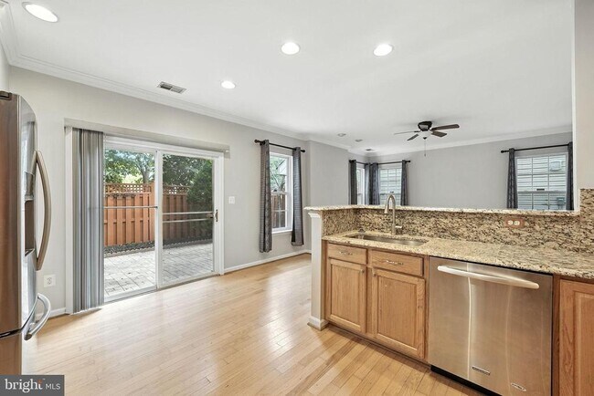 Building Photo - 4705 Manor Dr