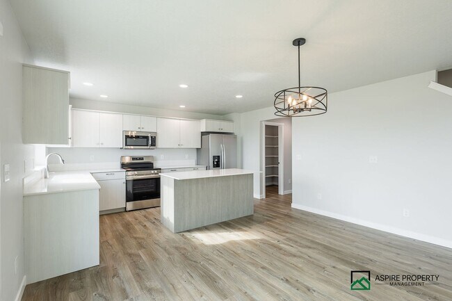 Building Photo - Brand New 5 Bed 3 Bath home 2600sf+ and a 3 car garage