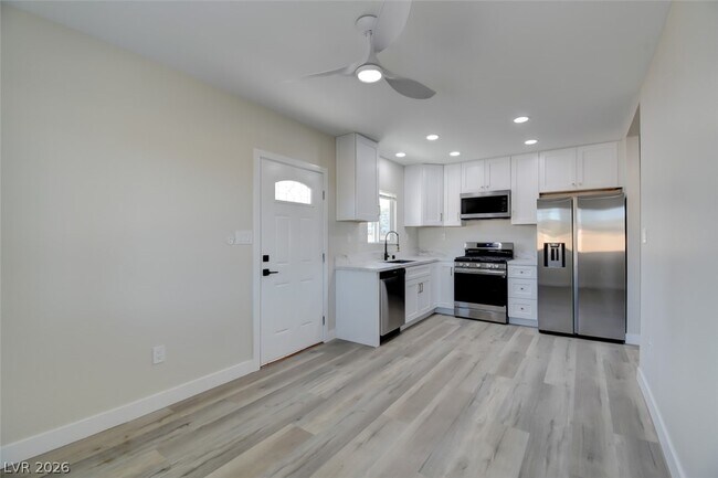 Building Photo - 4401 Vía Torino