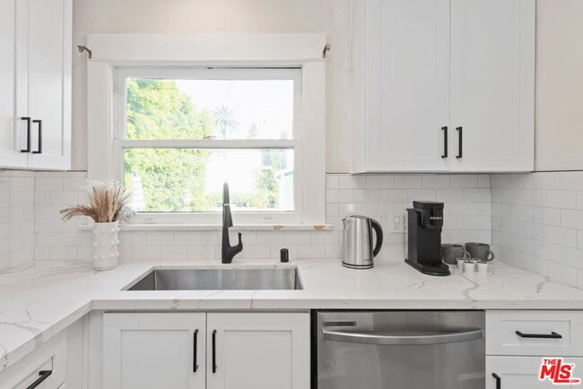 Building Photo - 1224 N Ogden Dr