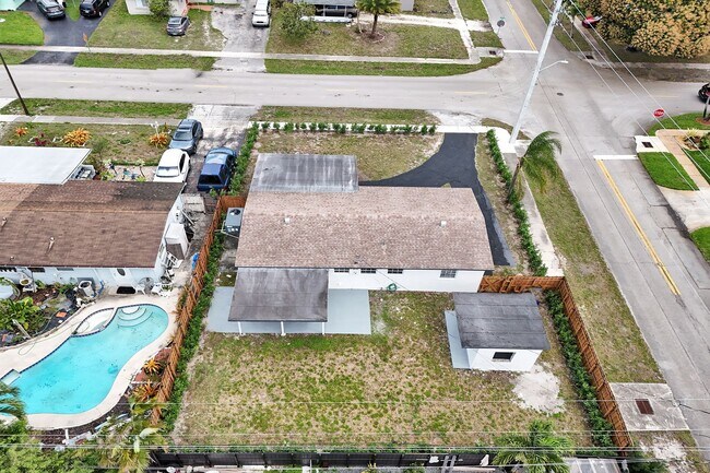 Building Photo - 4BR Corner Home (4th from FL Room) | No HOA | Large Fenced Yard | Move-In Ready