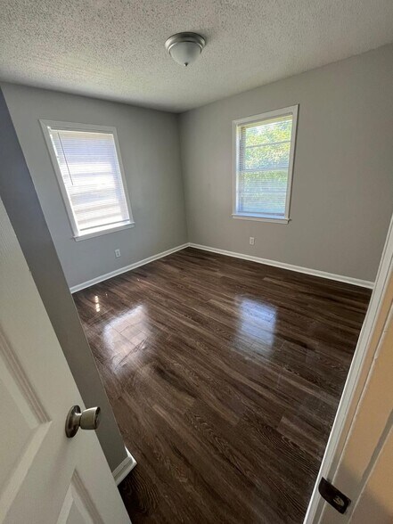 Building Photo - 708 Mohawk Ave