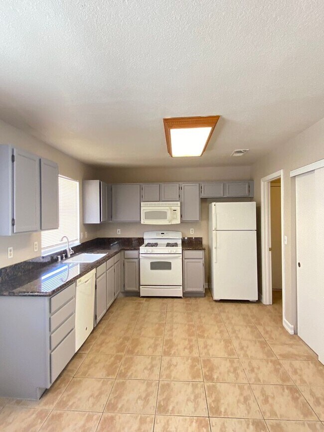 Building Photo - 1425 Spice Sky Dr