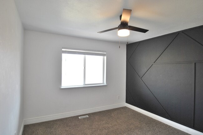 Building Photo - 696 N 240 E