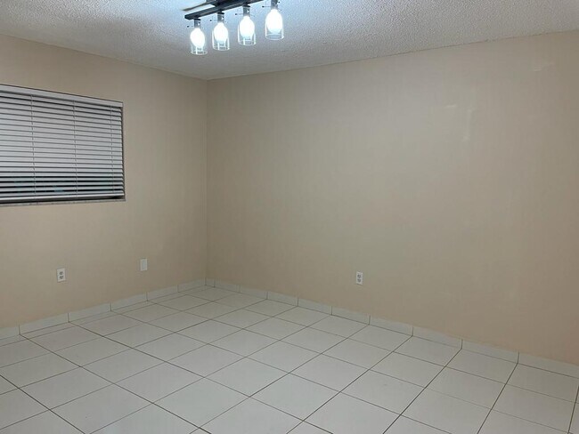 Building Photo - 2005 Jefferson St