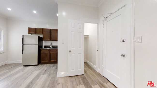 Building Photo - 334 Heliotrope Dr