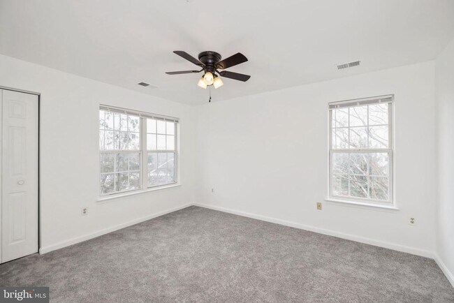 Building Photo - 1025 Gardenview Loop