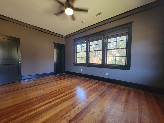 Building Photo - 10ft Ceilings - Chandeliers - Linen Gold S...