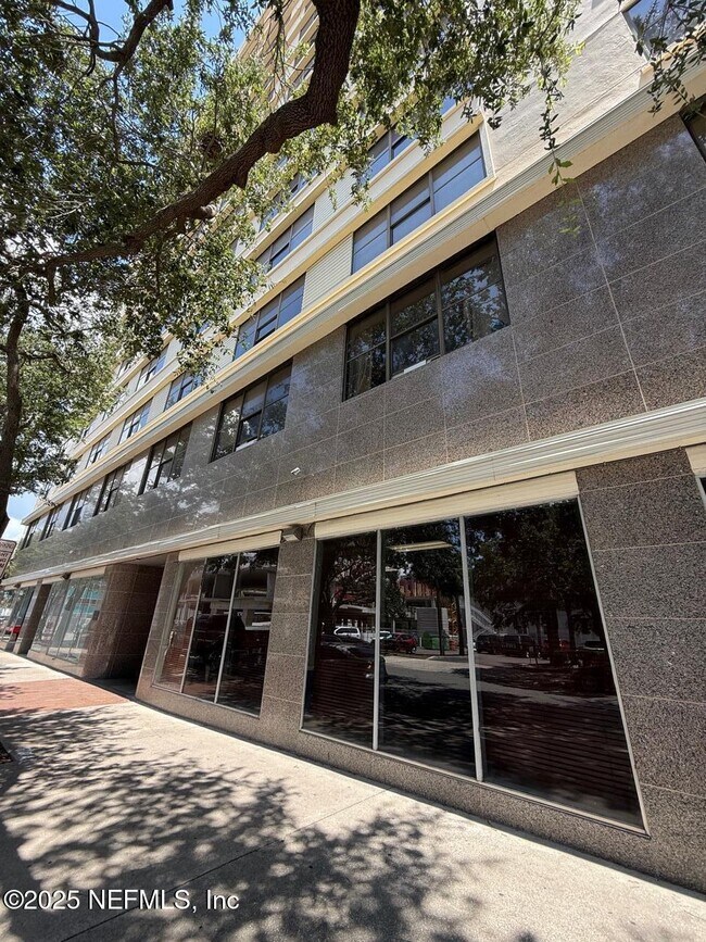 Building Photo - 311 W Ashley St