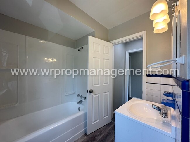 Building Photo - 3 Bed 1.5 Bath Home is West Toledo