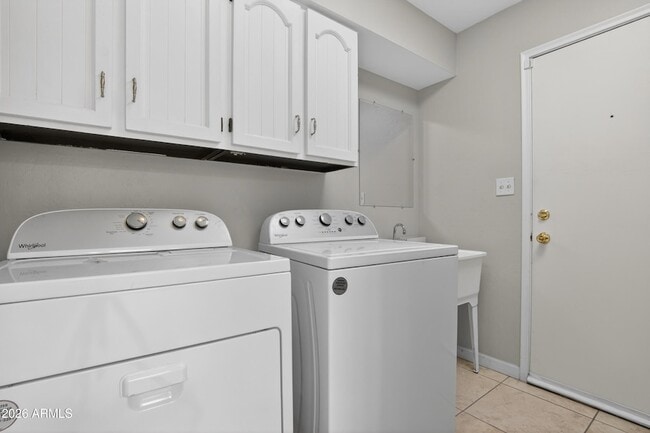 Building Photo - 6843 E Redfield Rd