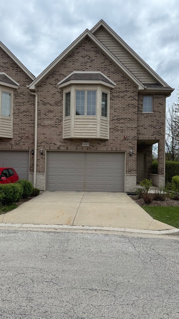 Primary Photo - 1521 Stonegate Manor