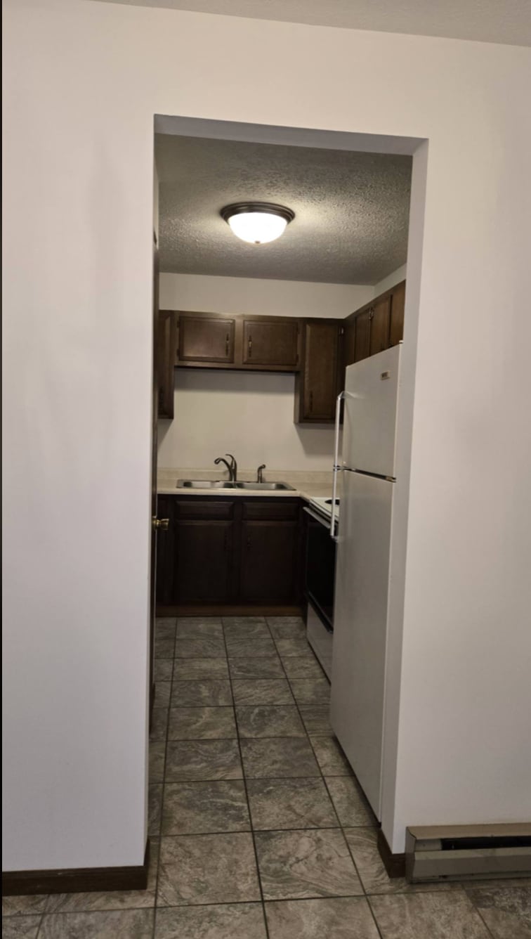 Building Photo - 1334 Spring Village Dr