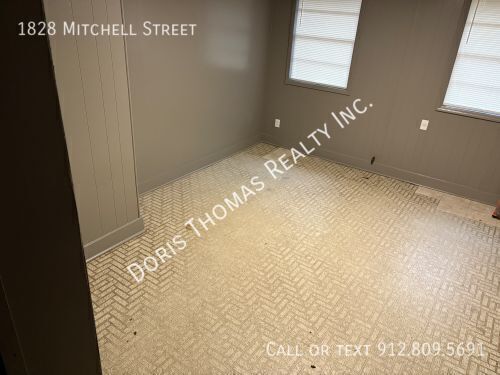 Building Photo - 1828 Mitchell St