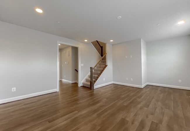 Building Photo - Sullivan Lane