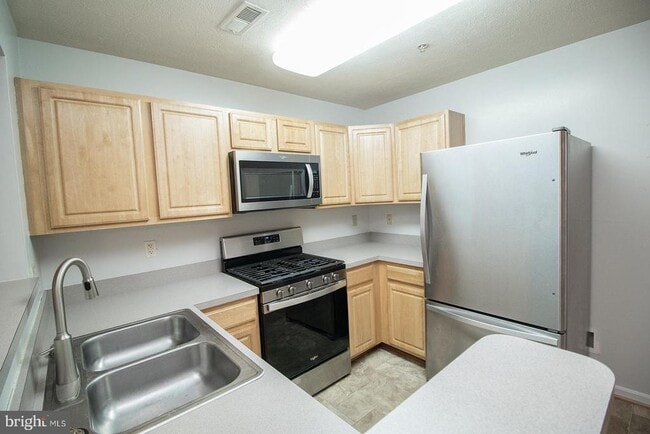 Building Photo - 45522 Westmeath Way