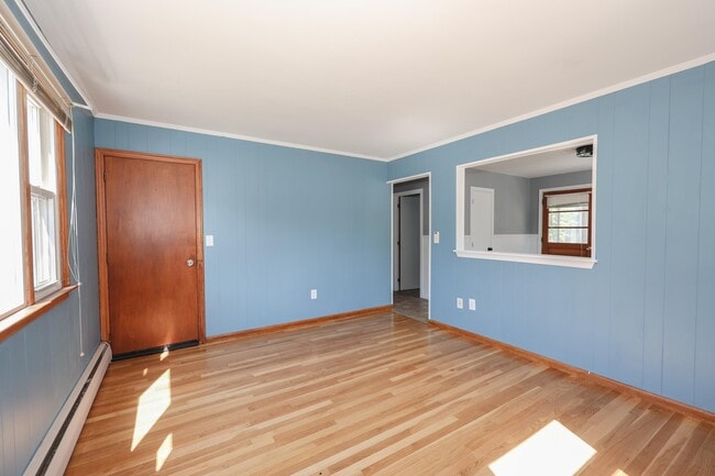 Building Photo - 245 Calef Rd