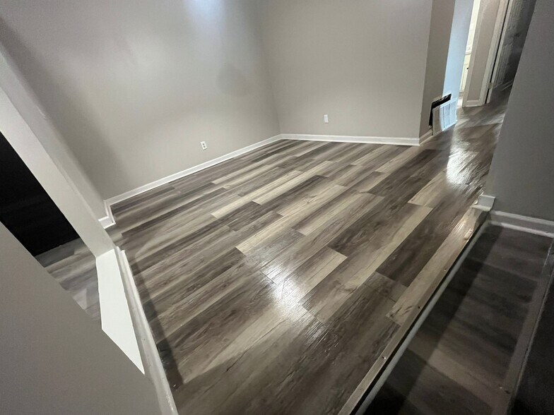 Building Photo - 3575 Oakvale Rd