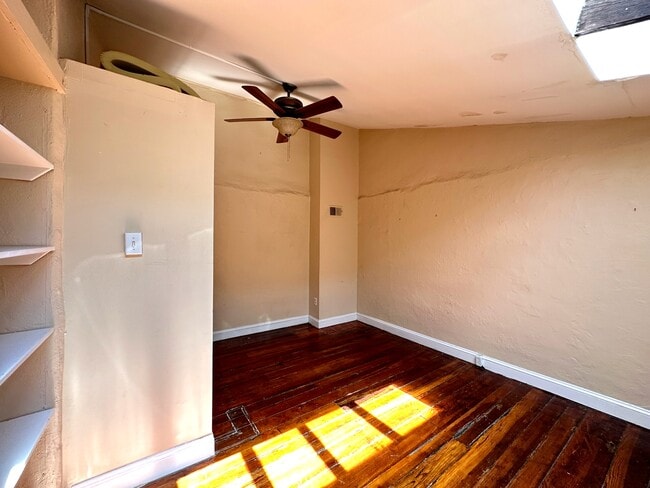 Building Photo - 623 American#F