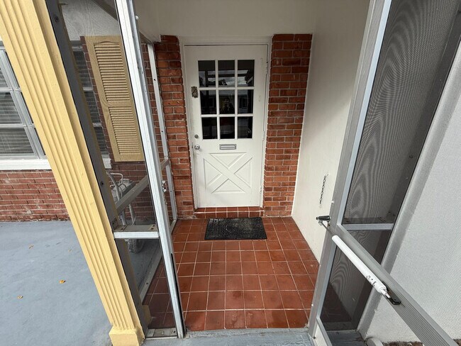 Building Photo - 6805 NW 75th Dr