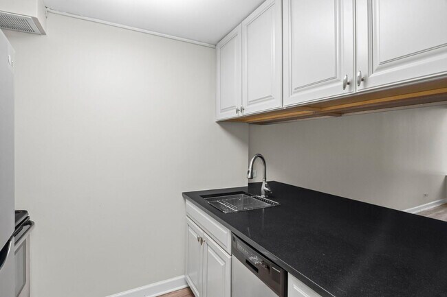 Building Photo - 233 E Erie St