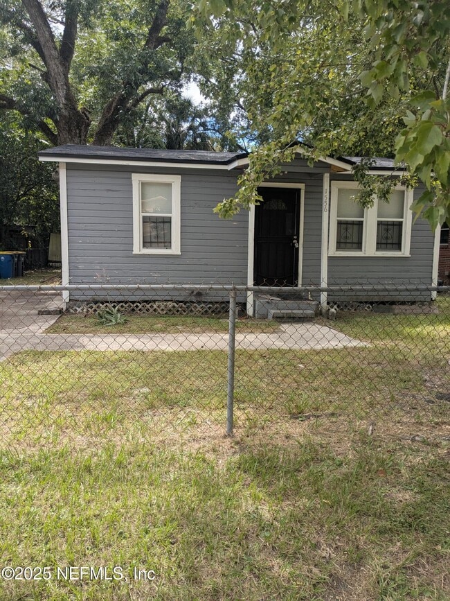 Primary Photo - 1556 W 28th St