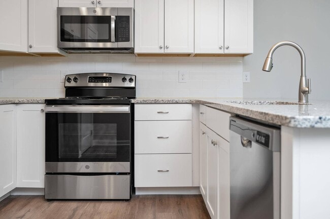 Building Photo - 2740 Village Dr