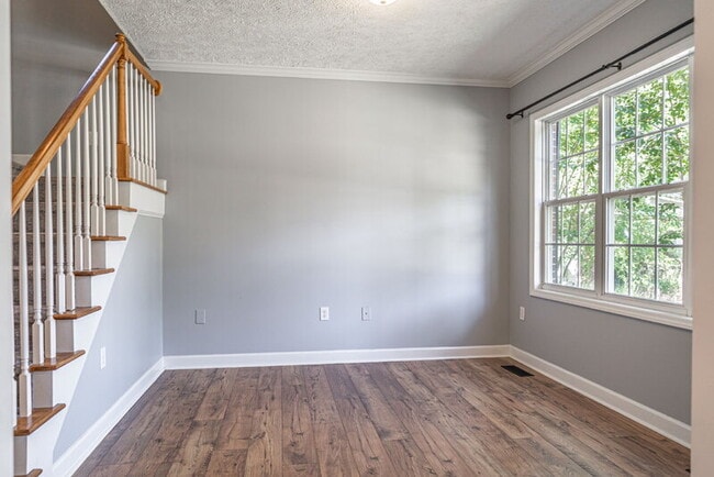 Building Photo - 108 Silverburn Pl