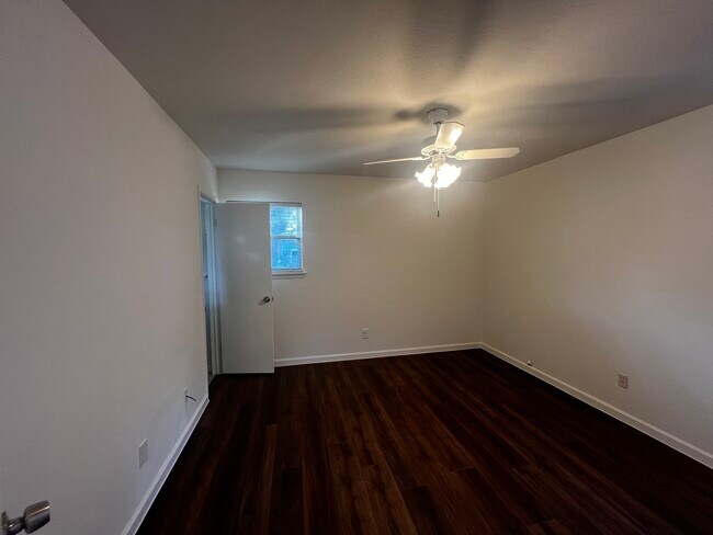 Building Photo - 321 Lena Ln