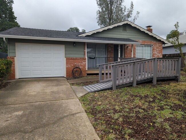 Building Photo - Single Family Home Near Shopping and Schools