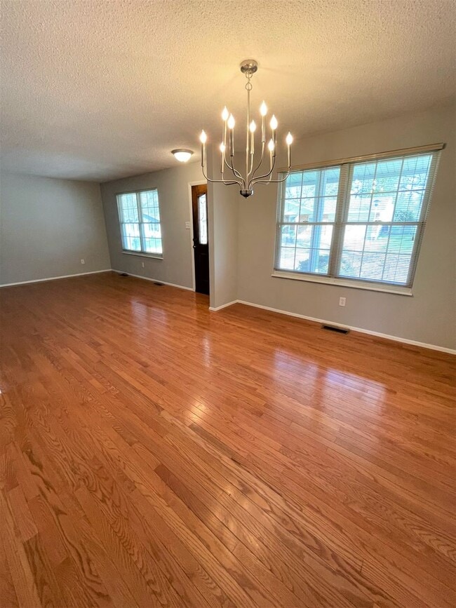 Building Photo - Charming 3 Bed/2 Bath Brick Ranch Home in ...
