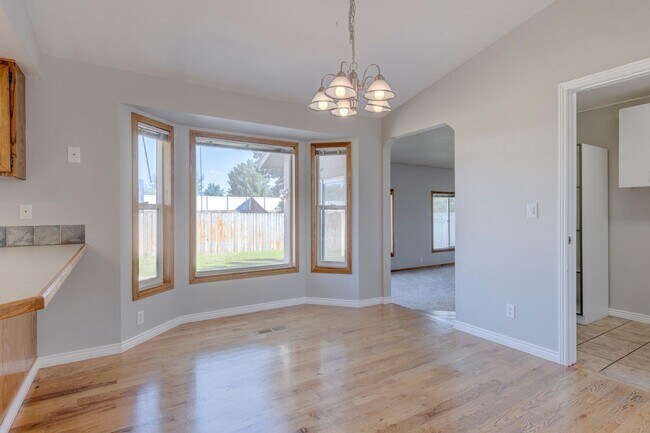 Building Photo - 10934 W Camas St