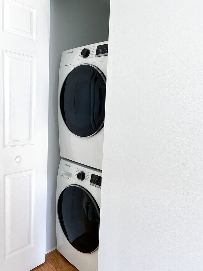 Building Photo - 2216 Summer St