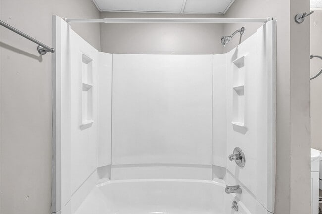 Building Photo - 92 Woodside Terrace