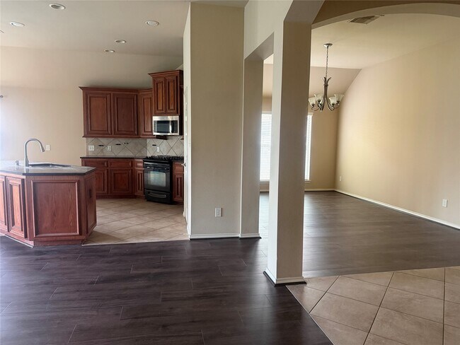 Building Photo - 10919 Starling Creek Dr