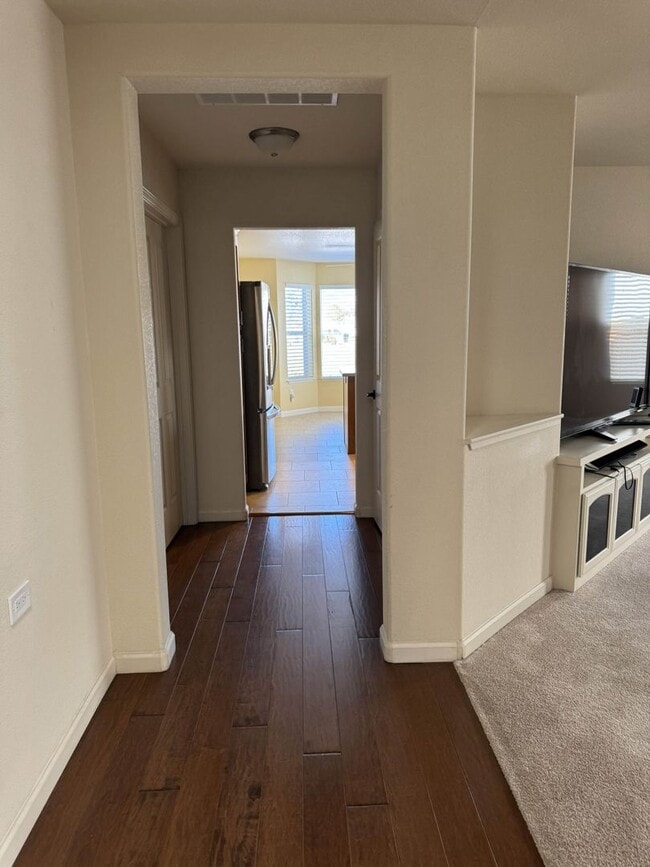 Building Photo - Beautiful Golf Course Home for Rent – Dayton, NV