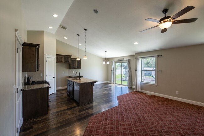 Building Photo - BEAUTIFUL 5 BED 3 BATH HOME IN FIRTH